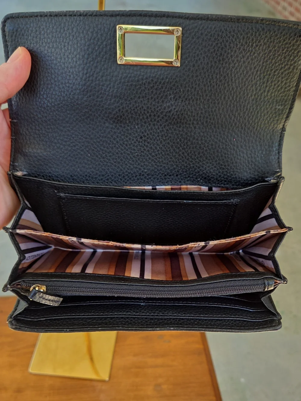 Tignanello Turnlock Black Leather Wallet $100 Retail GUC